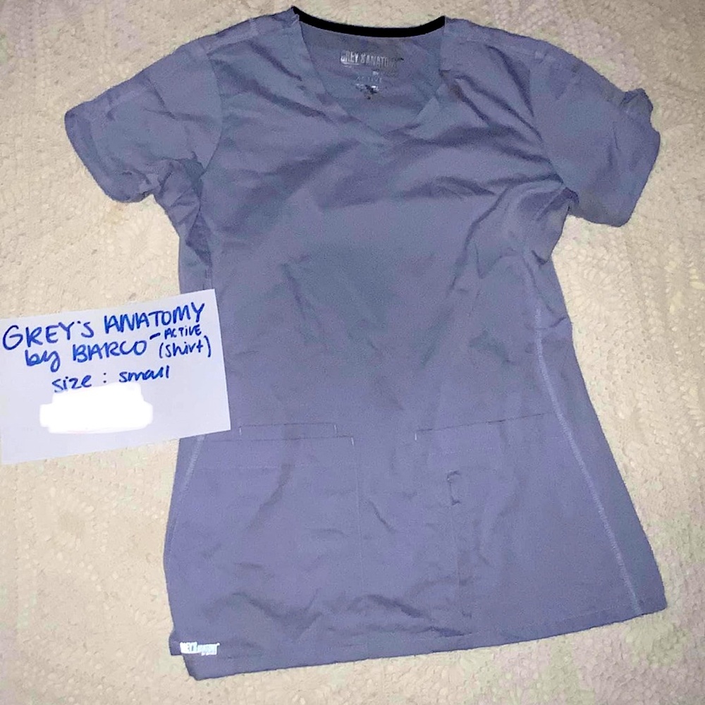 Barco Grey’s Anatomy Women’s Scrub Top. Light gray.